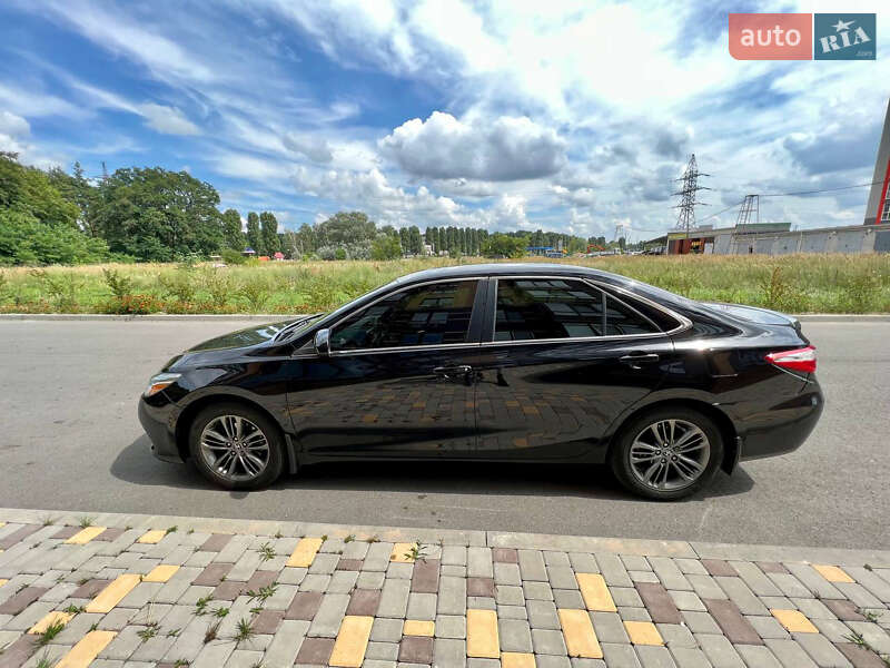 Седан Toyota Camry 2016 в Чернигове
