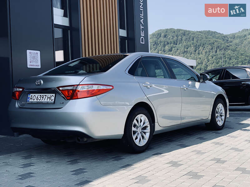 Седан Toyota Camry 2016 в Хусте