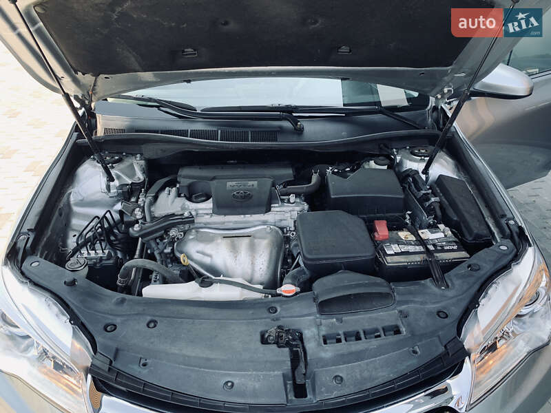 Седан Toyota Camry 2016 в Хусте