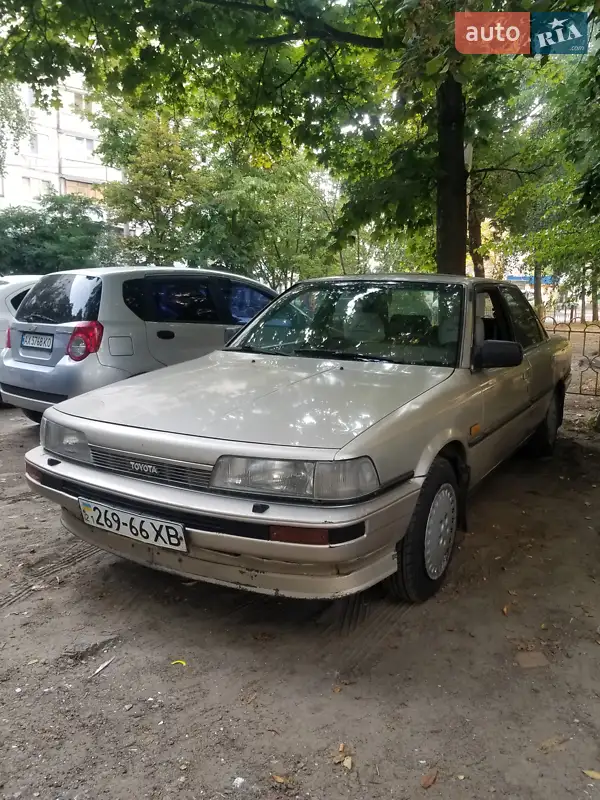 Toyota Camry 1989