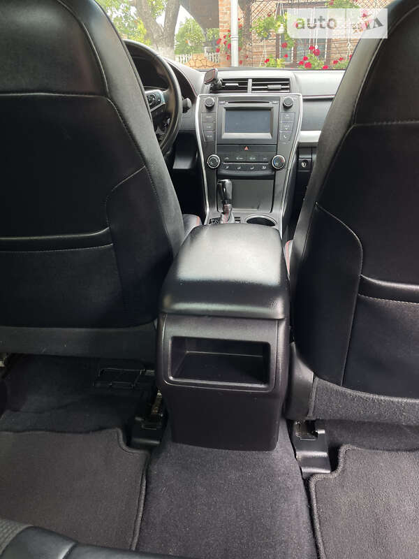 Седан Toyota Camry 2016 в Софиевской Борщаговке