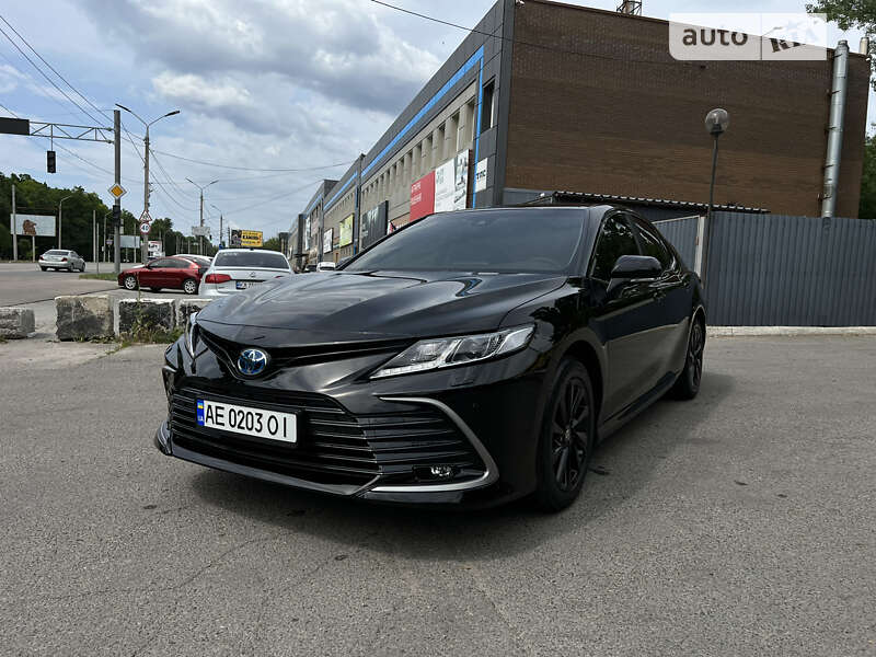Седан Toyota Camry 2022 в Дніпрі