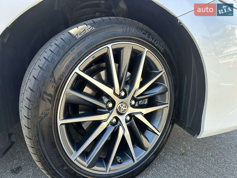 Седан Toyota Camry 2022 в Києві