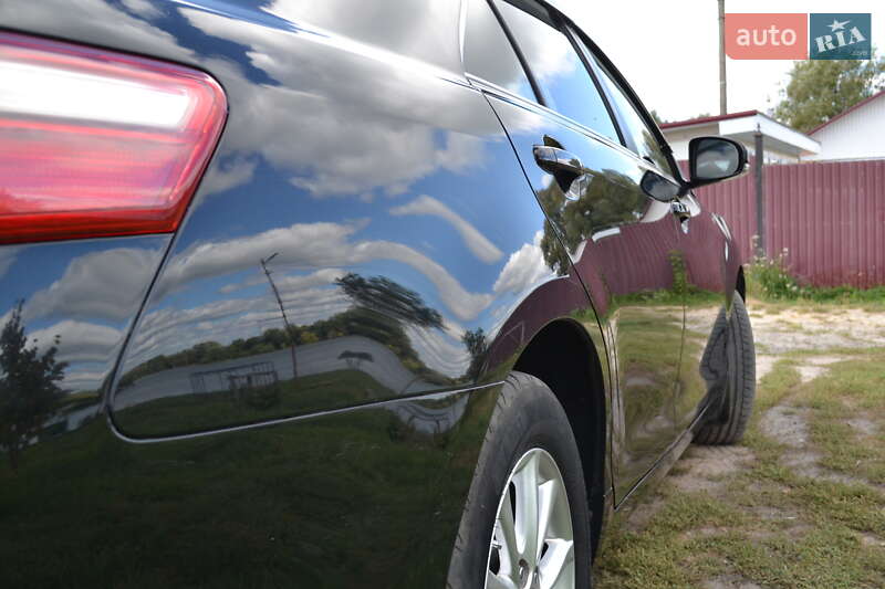 Седан Toyota Camry 2010 в Глухове