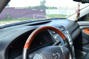 Седан Toyota Camry 2010 в Глухове