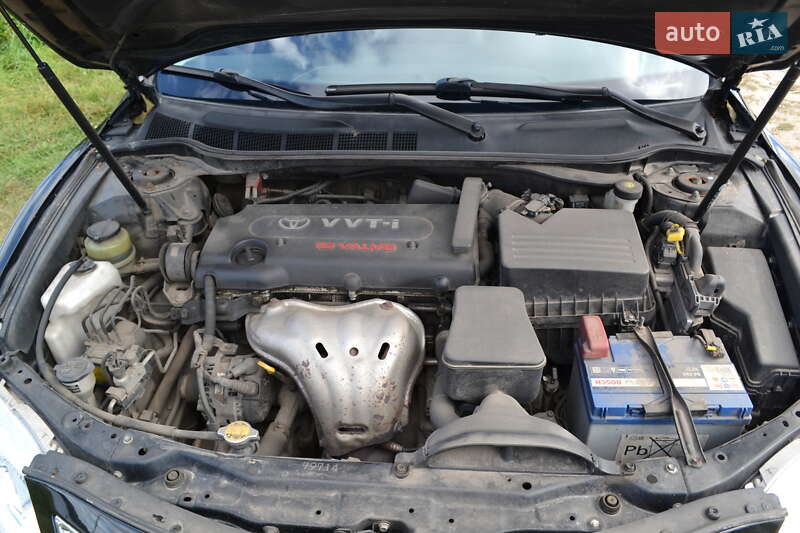 Седан Toyota Camry 2010 в Глухове