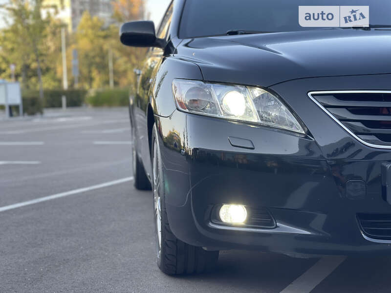 Седан Toyota Camry 2006 в Киеве