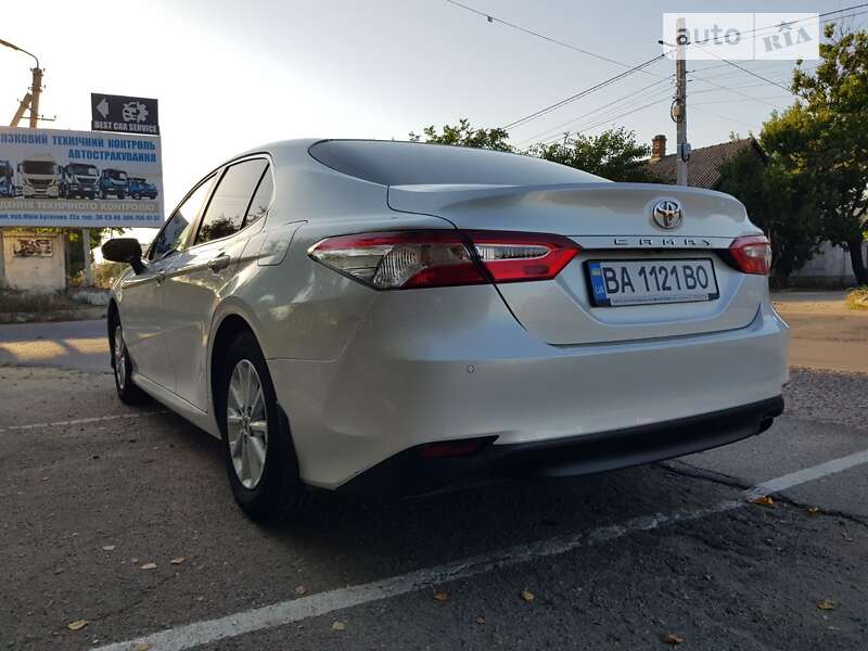 Седан Toyota Camry 2018 в Кропивницком