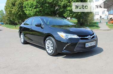 Седан Toyota Camry 2015 в Владимир-Волынском