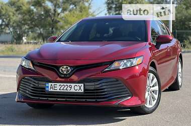 Седан Toyota Camry 2018 в Днепре