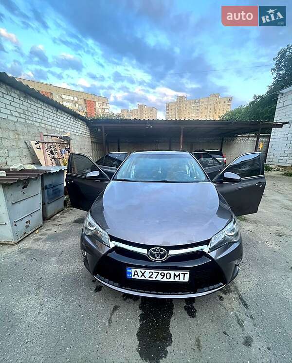 Седан Toyota Camry 2016 в Харькове