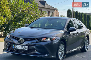 Седан Toyota Camry 2018 в Тернополе