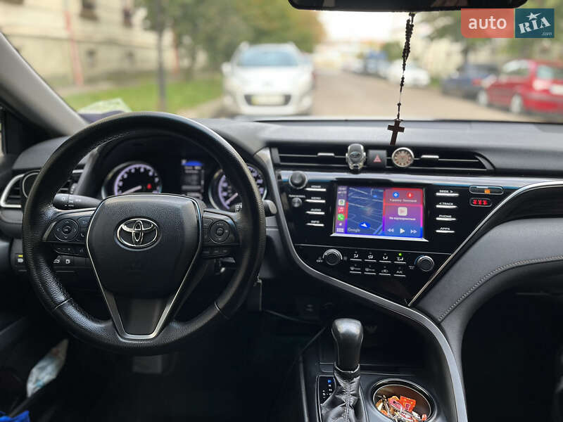 Седан Toyota Camry 2017 в Львове