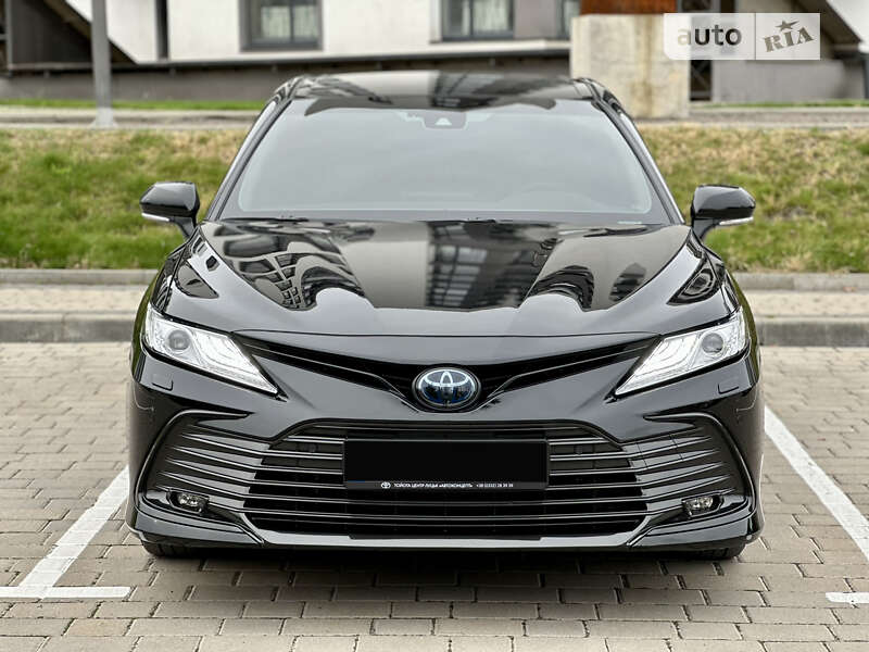 Седан Toyota Camry 2023 в Луцьку