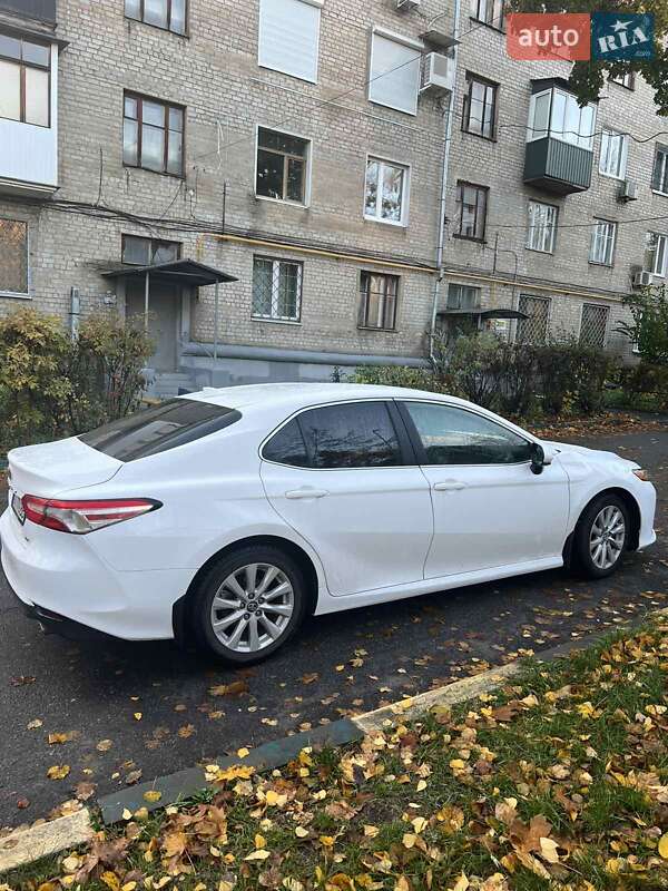 Седан Toyota Camry 2019 в Харкові
