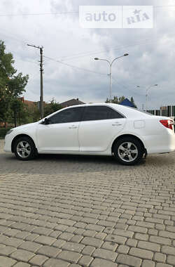 Седан Toyota Camry 2014 в Івано-Франківську