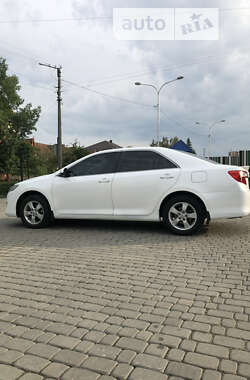 Седан Toyota Camry 2014 в Ивано-Франковске