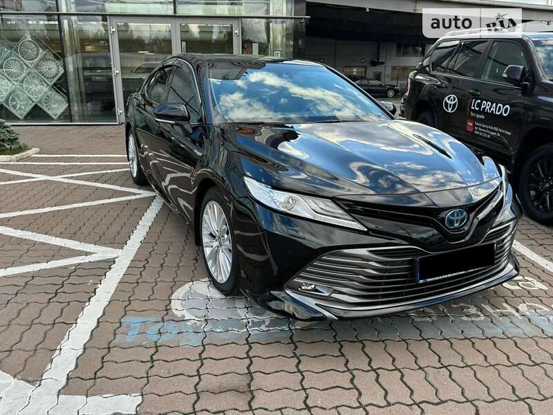 Седан Toyota Camry 2020 в Києві