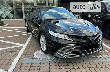 Седан Toyota Camry 2020 в Києві