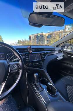 Седан Toyota Camry 2018 в Киеве