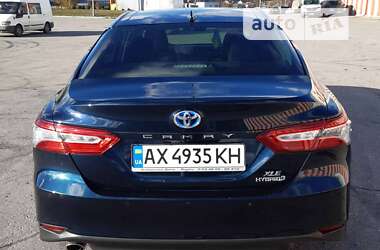 Седан Toyota Camry 2018 в Харькове