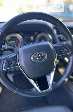 Седан Toyota Camry 2019 в Днепре