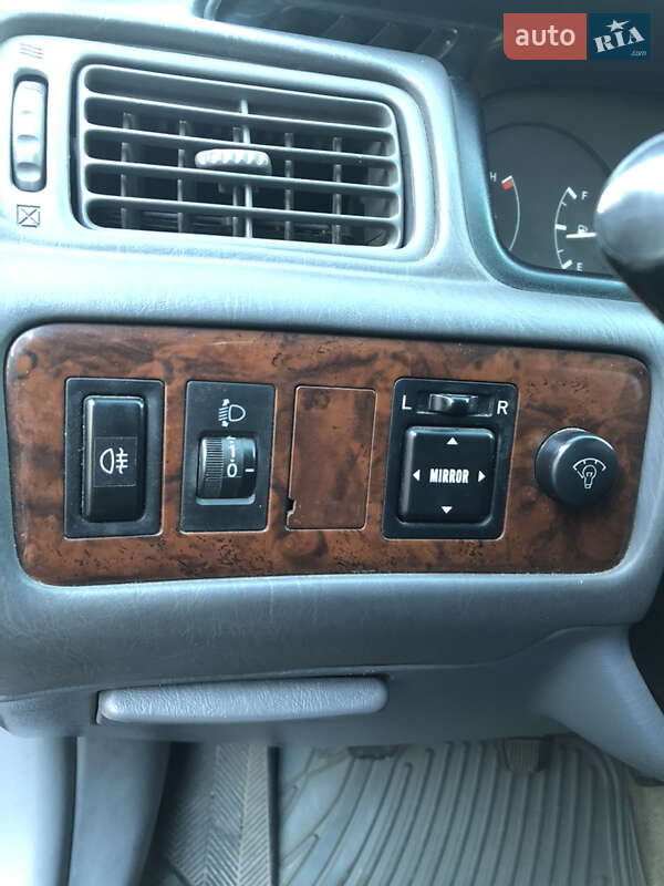 Седан Toyota Camry 1998 в Запоріжжі