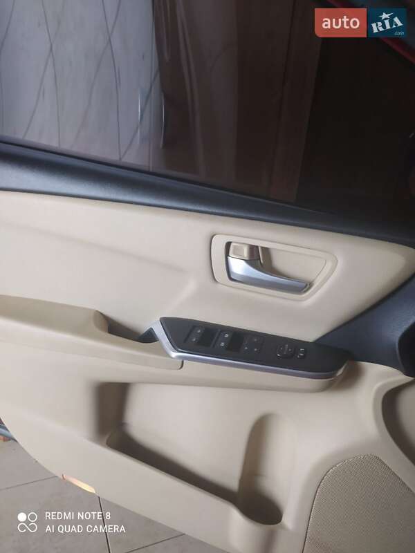 Седан Toyota Camry 2017 в Днепре