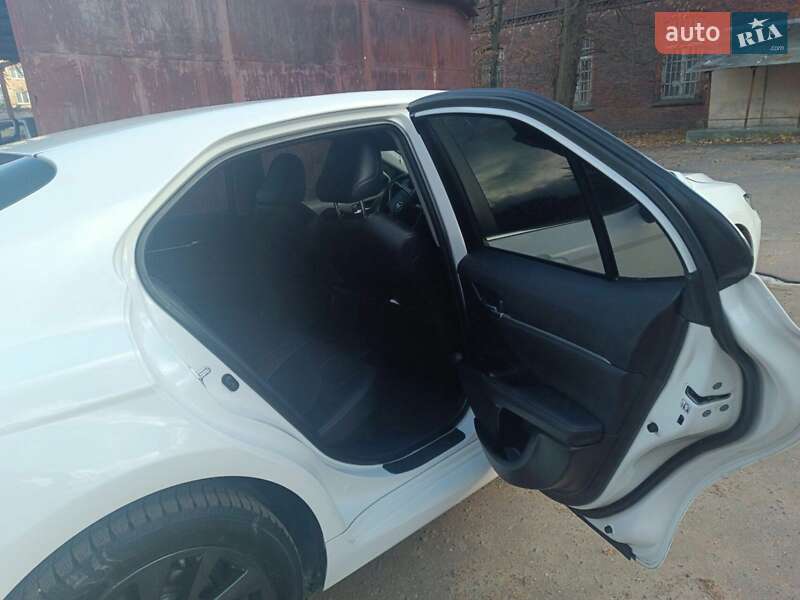 Седан Toyota Camry 2021 в Львове