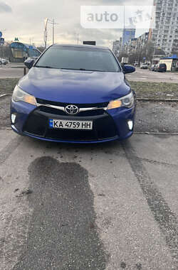 Седан Toyota Camry 2015 в Киеве