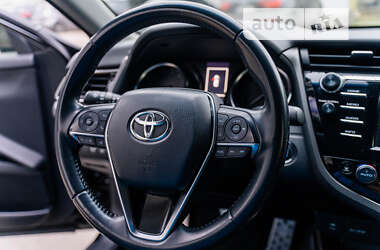 Седан Toyota Camry 2019 в Ровно