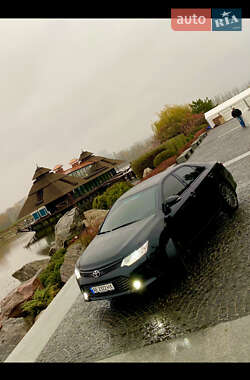 Седан Toyota Camry 2014 в Дніпрі