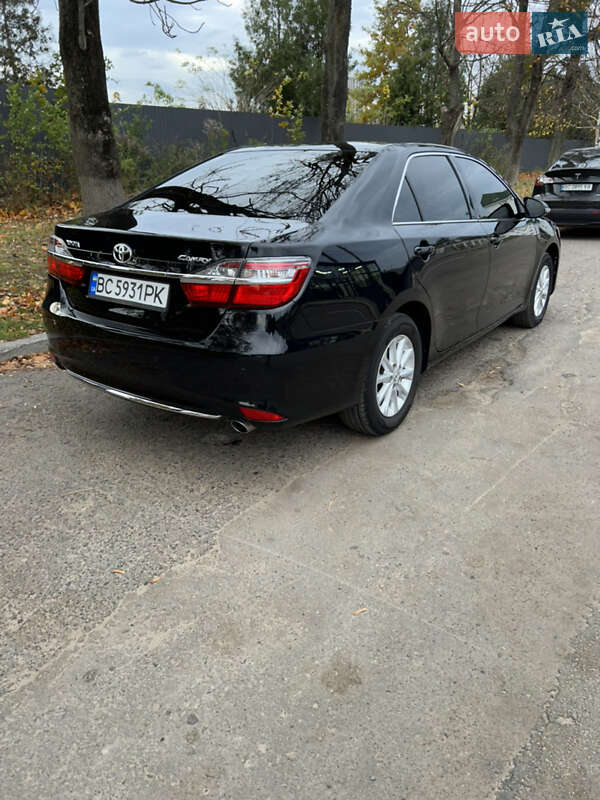 Седан Toyota Camry 2017 в Львові