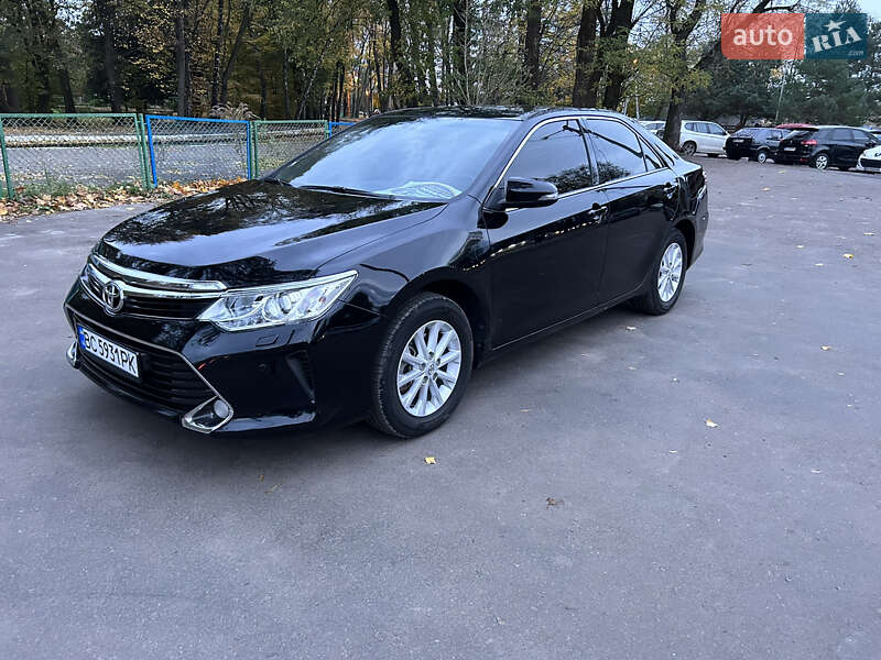 Седан Toyota Camry 2017 в Львові