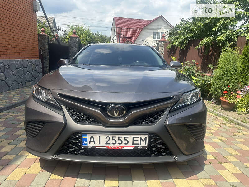 Седан Toyota Camry 2019 в Богуславе