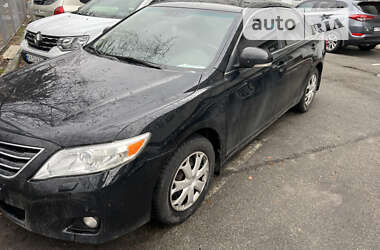 Седан Toyota Camry 2010 в Киеве