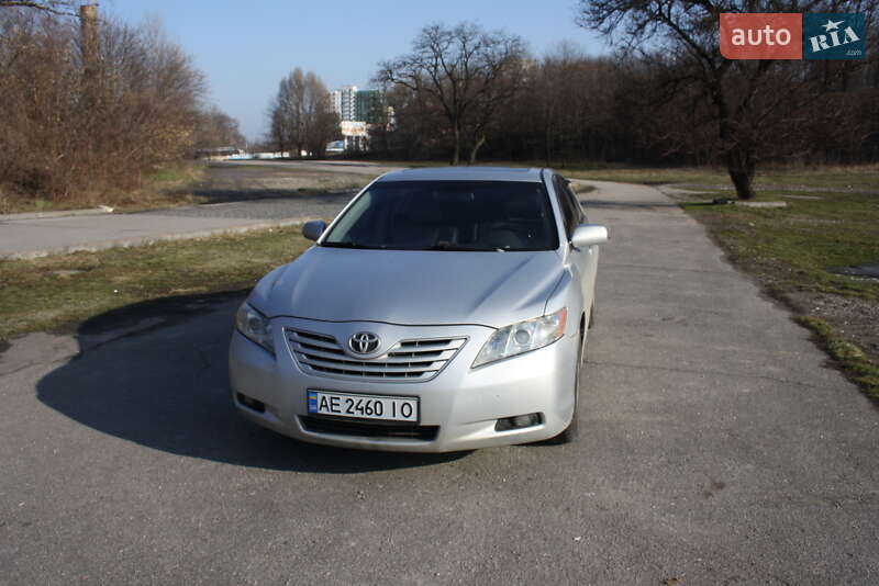 Седан Toyota Camry 2006 в Днепре