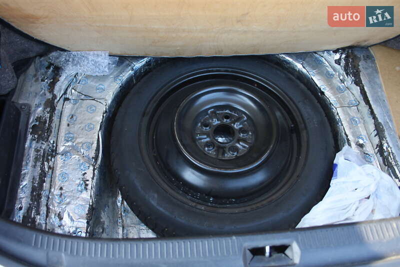 Седан Toyota Camry 2006 в Днепре