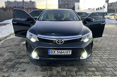 Седан Toyota Camry 2017 в Хмельницком