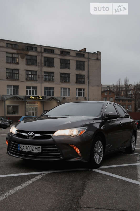 Седан Toyota Camry 2015 в Киеве