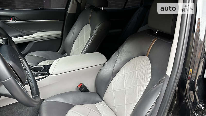 Седан Toyota Camry 2017 в Вінниці