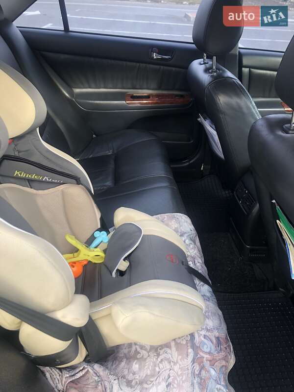 Седан Toyota Camry 2004 в Киеве