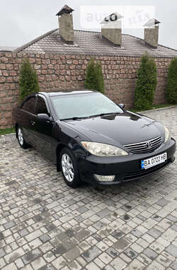 Седан Toyota Camry 2004 в Кропивницькому