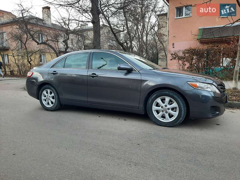 Седан Toyota Camry 2010 в Івано-Франківську