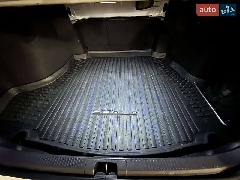 Седан Toyota Camry 2018 в Харькове