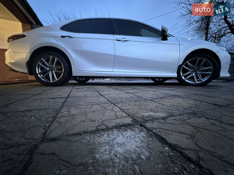 Седан Toyota Camry 2018 в Харькове