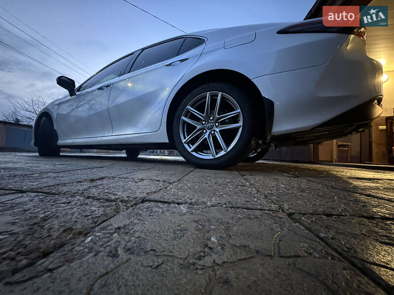 Седан Toyota Camry 2018 в Харькове