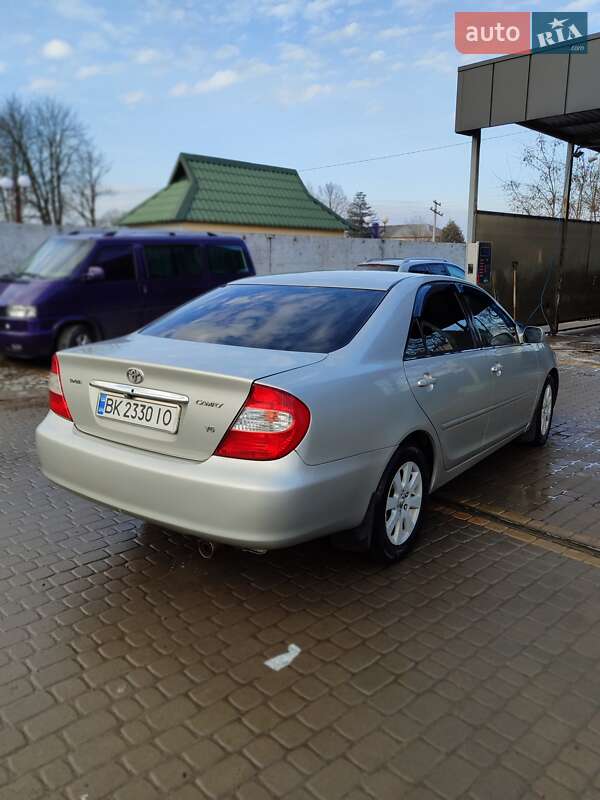 Седан Toyota Camry 2004 в Рокитном
