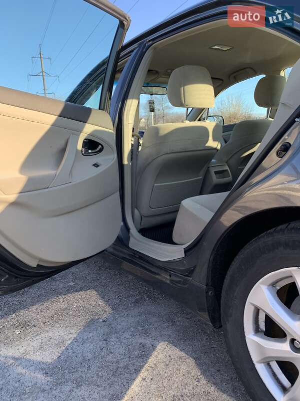 Седан Toyota Camry 2010 в Ровно