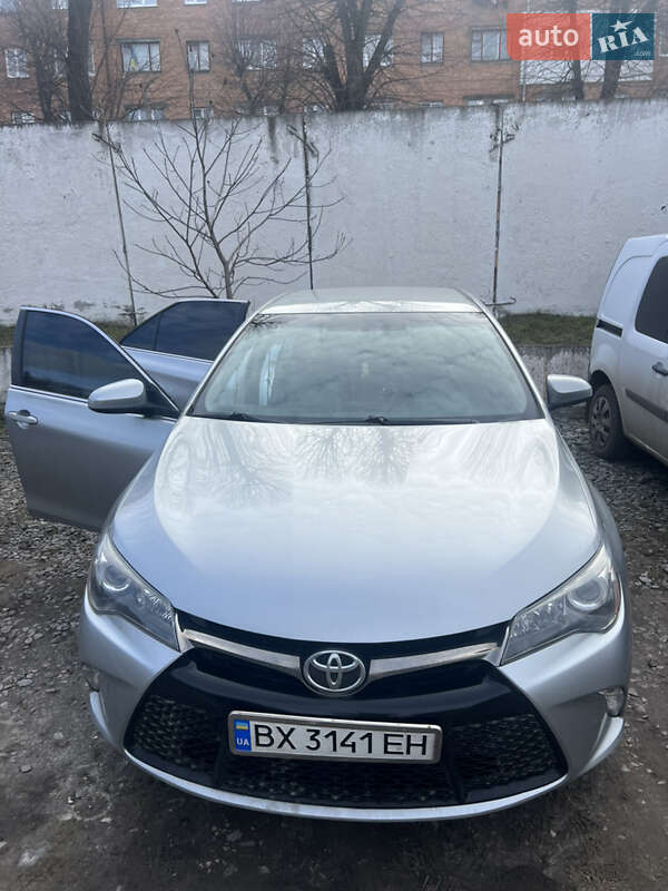 Седан Toyota Camry 2015 в Хмельницькому